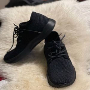 IOB, Black, Vessi Waterproof sneakers - Size 8 - Includes shoe inserts!